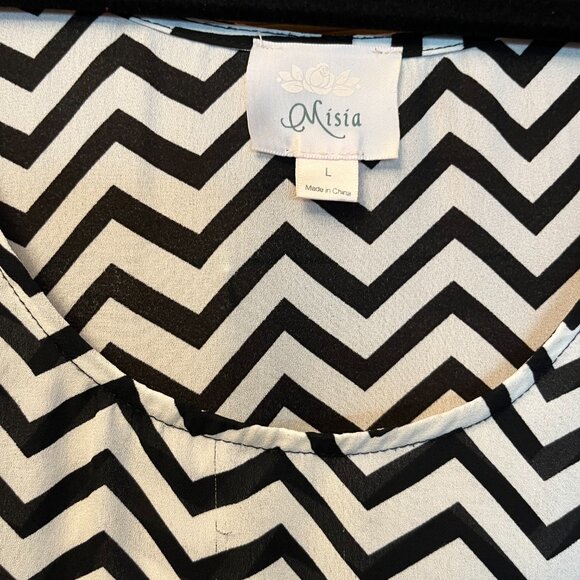 Misia Black and White Chevron Patterned Sleeveless Top - L - Picture 5 of 8